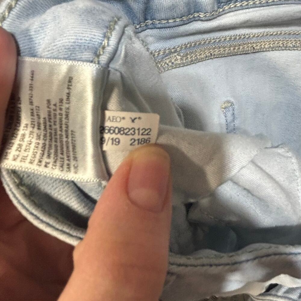 American Eagle Outfitters Heavy Distressed Ripped Light Wash Jeans 14 X-Short - Picture 11 of 11
